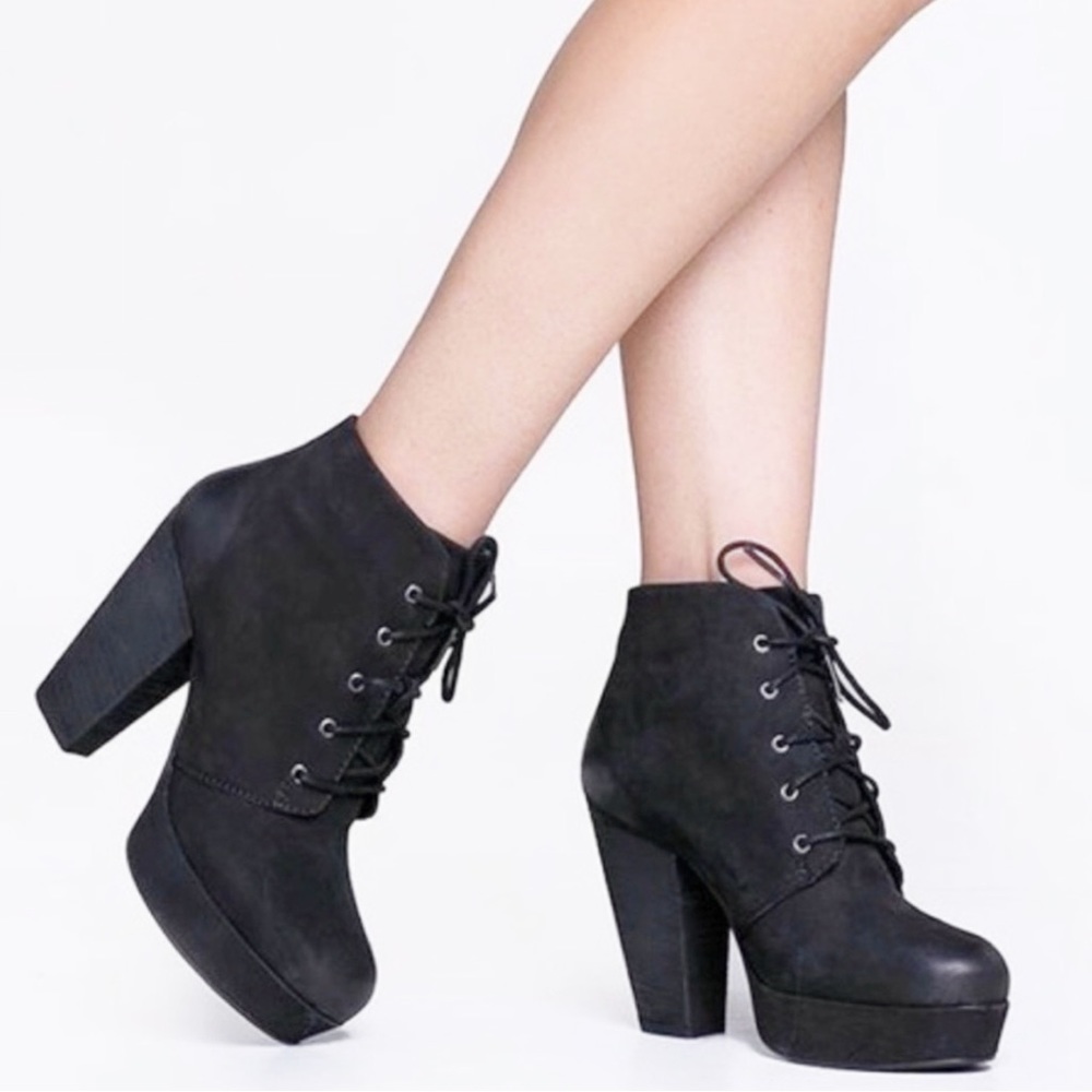 {STEVE MADDEN} 'Raspy' Distressed Leather Platform Boots - Picture 1 of 16